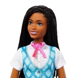 Barbie Hxj39 Muñeca Brooklyn Jinete Equitación Articulada con Chaleco, Pantalones, Botas y Casco | Netflix Mysteries