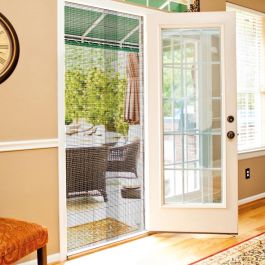 Je cherche une Idee Mosquitera Puerta 220x120 cm - Mantiene insectos fuera, Recortable, Fácil instalación sin clavos ni tornillos