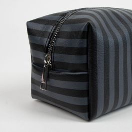 Cerdá Neceser de Aseo y Viaje Polipiel Wednesday Negro | Bolsa de Tocador Infantil para Niños con Diseño de Wednesday 11x6.4x20cm Cerdá Neceser de Aseo y Viaje Polipiel Wednesday Negro | Bolsa de Tocador Infantil para Niños con Diseño de Wednesday 11x6.4x20cm