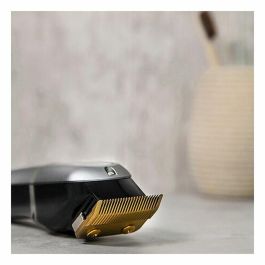 Cecotec PrecisionCare ProClipper Titanium Go Cortapelos Profesional con Cuchillas de Titanio, 4h Autonomía y 8 Peines