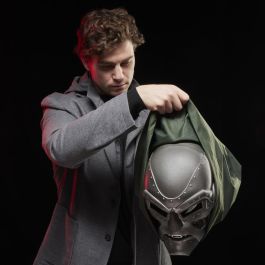 Hasbro Marvel Legends Casco Roleplay Premium Doctor Muerte | Réplica Escala 1:1 | Incluye Capucha y Base para Coleccionistas & Cosplay Hasbro Marvel Legends Casco Roleplay Premium Doctor Muerte | Réplica Escala 1:1 | Incluye Capucha y Base para Coleccionistas & Cosplay
