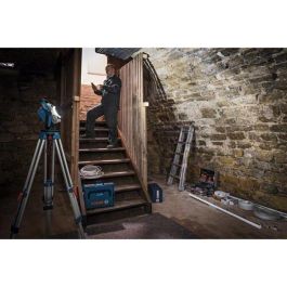 Bosch Professional GLI 18V-2200 C - Foco de trabajo profesional a batería para obra y taller (sin batería ni cargador) Bosch Professional GLI 18V-2200 C - Foco de trabajo profesional a batería para obra y taller (sin batería ni cargador)