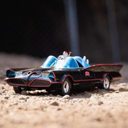 Coche metal batmóvil 1966 classic con 4 figuras de metal escala 1:24 19 cm