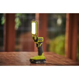 Ryobi RYO4892210239631 Linterna LED compacta 18V, 3 intensidades: 800/400/100 Lúmenes, Plegable y con gancho