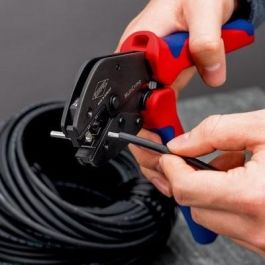 Knipex MultiCrimp 97 33 03 - Herramienta de prensar para conectores PV MC4 / MC4 EVO2, azul/rojo, Ø cable 0.5-10 mm