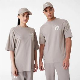 Camiseta de Manga Corta Hombre New Era ESSNTLS LC OS TEE NEYYAN 60435555 Gris XL Camiseta de Manga Corta Hombre New Era ESSNTLS LC OS TEE NEYYAN 60435555 Gris XL