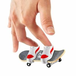 Hot Wheels HGT84 Caja de 4 patines y zapatos Tony Hawk