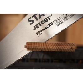 Stanley Serrucho Jet Cut Fine 500mm, Hoja Acero Calidad, Mango Ergonómico, Marcas 45°/90° para Carpintería