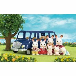 Sylvanian Families 5274 Transportador de 7 Plazas para Figuras, Asientos Extraíbles, Puertas y Maletero Abatibles, Incluye Mapas
