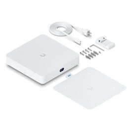 Ubiquiti UNVR-Instant NVR para Cámaras IP con 6 Puertos PoE, 1 Ranura HDD 3.5", 4K/30fps, Pantalla LCD, 4 Núcleos, 1.7 GHz - Blanco