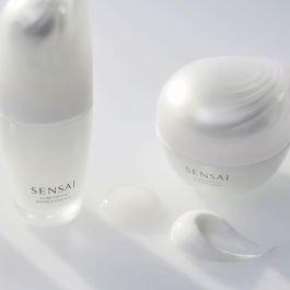 Sensai Comforting Barrier Essence 40 mL Sensai Comforting Barrier Essence 40 mL