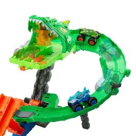 Hot Wheels Monster Trucks Pista Dragon Destruction Sharks vs Dinos. Incluye 2 Coches. Medidas: 53,34x60x35,56 cm. Edad 4+ años Hot Wheels Monster Trucks Pista Dragon Destruction Sharks vs Dinos. Incluye 2 Coches. Medidas: 53,34x60x35,56 cm. Edad 4+ años