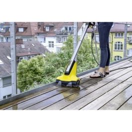 Karcher PCL 4 Limpiador de patio eléctrico con 2 cepillos y boquillas para suciedad resistente, bajo consumo de agua.