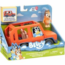 Bluey BLU0630996176610 Coche de Bluey, Vehículo Familiar, con Figura de Chilli y Accesorios Bluey BLU0630996176610 Coche de Bluey, Vehículo Familiar, con Figura de Chilli y Accesorios