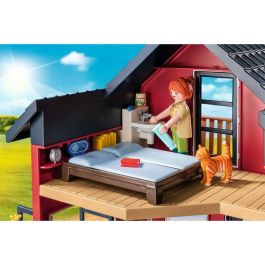 Playmobil Casa de Campo Amueblada con Zona de Estar y Dormir, Carretilla y Vaca Country