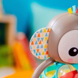 Bright Starts BS74451167797 Juguete Sonajero Musical Ligero Giggle Monkey Con Fácil Captura Oball Bebés +6 Meses Unisex