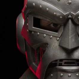 Hasbro Marvel Legends Casco Roleplay Premium Doctor Muerte | Réplica Escala 1:1 | Incluye Capucha y Base para Coleccionistas & Cosplay Hasbro Marvel Legends Casco Roleplay Premium Doctor Muerte | Réplica Escala 1:1 | Incluye Capucha y Base para Coleccionistas & Cosplay