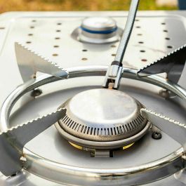 Pack Barbacoa Plegable de Acero Inoxidable para Carbón y Encendedor Eléctrico Recargable y Flexible InnovaGoods