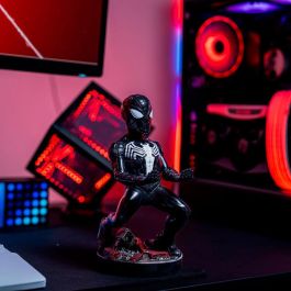 EXQUISITE GAMING Cable Guy Soporte Figura Symbiote Spider-Man Marvel 21cm para Mandos y Smartphones, compatible PS5/Xbox Series/iPhone
