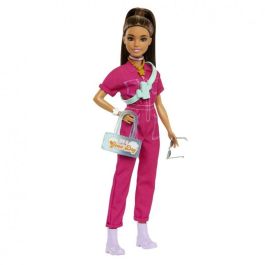 Mattel Muñeca Barbie Mono Rosa con Accesorios de Moda - Incluye Bolso, Gafas de Sol y Más
