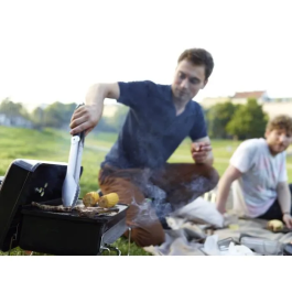 Weber Barbacoa de Carbón Go-Anywhere Charcoal - Portátil, Acero Cromado Negro, para 4 Personas, Sistema de Bloqueo para Transporte
