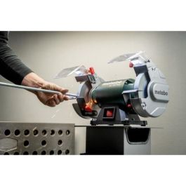 Metabo DS 200 Plus Amoladora de banco, discos corindón 36P/60N, protector de chispas y soporte para lijar y afilar Metabo DS 200 Plus Amoladora de banco, discos corindón 36P/60N, protector de chispas y soporte para lijar y afilar