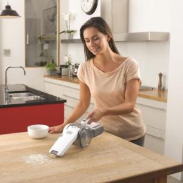 Black + Decker PV1820L-QW Aspiradora manual sin bolsa 18V 440 ml, Acción ciclónica, Incluye herramienta grietas y cepillo, Negro Black + Decker PV1820L-QW Aspiradora manual sin bolsa 18V 440 ml, Acción ciclónica, Incluye herramienta grietas y cepillo, Negro
