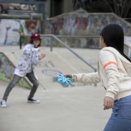 Bizak Juego The Band It Ball 3 en 1, Pelota, Balón de Rugby o Frisbee