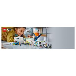 LEGO City Avi3n de Pasajeros 60367, Juego Construcci3n 913 Piezas, 7+ A1os