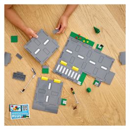 LEGO 60304 Intersección para montar, Juego de Construcción de Ciudades con Paneles y Carreteras para Montar