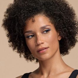 Catrice #010 PLUMP IT UP Brillo de Labios Lip Booster Voluminizador, Efecto Brillo y Nutritivo con Mentol, poppin champagne 3,5 ml