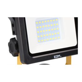 Foco led recargable 20 W 2000lm 6500k 2x2000mah edm Foco led recargable 20 W 2000lm 6500k 2x2000mah edm