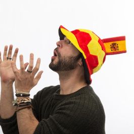 Gorro Balón de Fútbol con Bandera de España en Relieve Th3 Party Precio: 2.95000057. SKU: H2500136