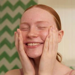 The Body Shop TEA TREE Solución Diaria Tónico Facial con Aceite de Árbol de Té para Piel Mixta/Grasa/Acneica 50 ml