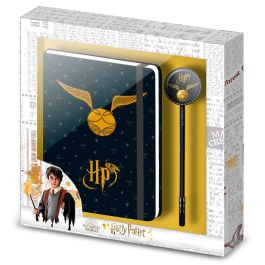 KARACTERMANIA Set diario + bolígrafo Harry Potter Wings - Cuaderno 100 páginas con cierre elástico y bolígrafo decorativo
