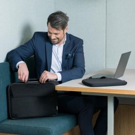 Dicota BASE XX Maletín para Portátiles 13-14.1", Acolchado, Poliéster Negro, con Bolsillo Frontal y Correa Hombro Ajustable