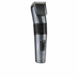 Babyliss Cortapelos E976E Titanium con Cuchillas Metálicas de Acero Inoxidable, Ajuste de Longitud de 0,5mm a 25mm, 60 min Inalámbrico