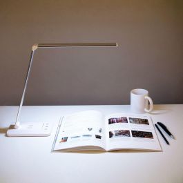 Lámpara de Mesa LED con Cargador Inalámbrico 6W 420Lm, Tonalidad de Luz Regulable CCT