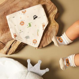 Conjunto de babero y calcetines para bebe nino