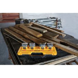 DeWALT Cargador Rápido Cuádruple
