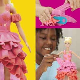 Hasbro Play-Doh Desfile de Moda Barbie Estudio y Pasarela 2 en 1 para +5 años con Modas y Accesorios