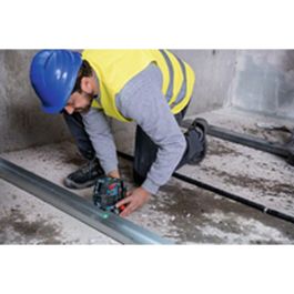 Bosch GCL 2-50 G + RM 10 Láser combinado de líneas y puntos de plomada verdes, alta visibilidad, protección IP64, 15 m de alcance para líneas