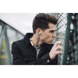 JBL JBLT125BTWHT Auriculares In-Ear Inalámbricos con Micrófono Bluetooth 5.0, 16h Batería, Pure Bass, Carga Rápida, Blancos