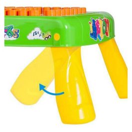 Molto Mesa de Actividades de Plástico con Luces y Sonidos para Bebés, Incluye 24 Piezas y Coche, a partir de 1 Año