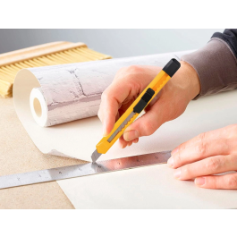 Q-connect Cúter XD-04 Plástico Estrecho Cuchilla 9 mm Clip Blíster 1 Unidad