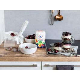 Leifheit 37211 Deshuesador de Cerezas Cherrymat - Separación Limpia, Rápida y Fácil - Procesa hasta 15 kg - Blanco