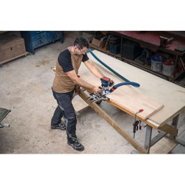 Bosch GKF 18V-8 Fresadora de cantos a batería 18V, 30000 RPM, velocidad ajustable, portaherramientas 6/6.35/8 mm, con luz integrada y adaptador de polvo