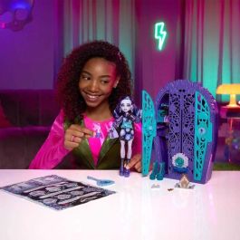 Monster High Hyt74 Skulltimate Secrets Armario Jardín Misterioso Twyla +19 Sorpresas