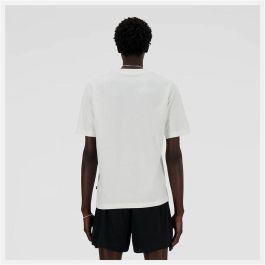 Camiseta de Manga Corta Hombre New Balance MT41593 SST Blanco (S) Camiseta de Manga Corta Hombre New Balance MT41593 SST Blanco (S)
