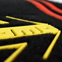 Set Completo 4 Piezas Alfombras Momo Racing Universales Negro-Rojo MOMLCM4A8BR Set Completo 4 Piezas Alfombras Momo Racing Universales Negro-Rojo MOMLCM4A8BR